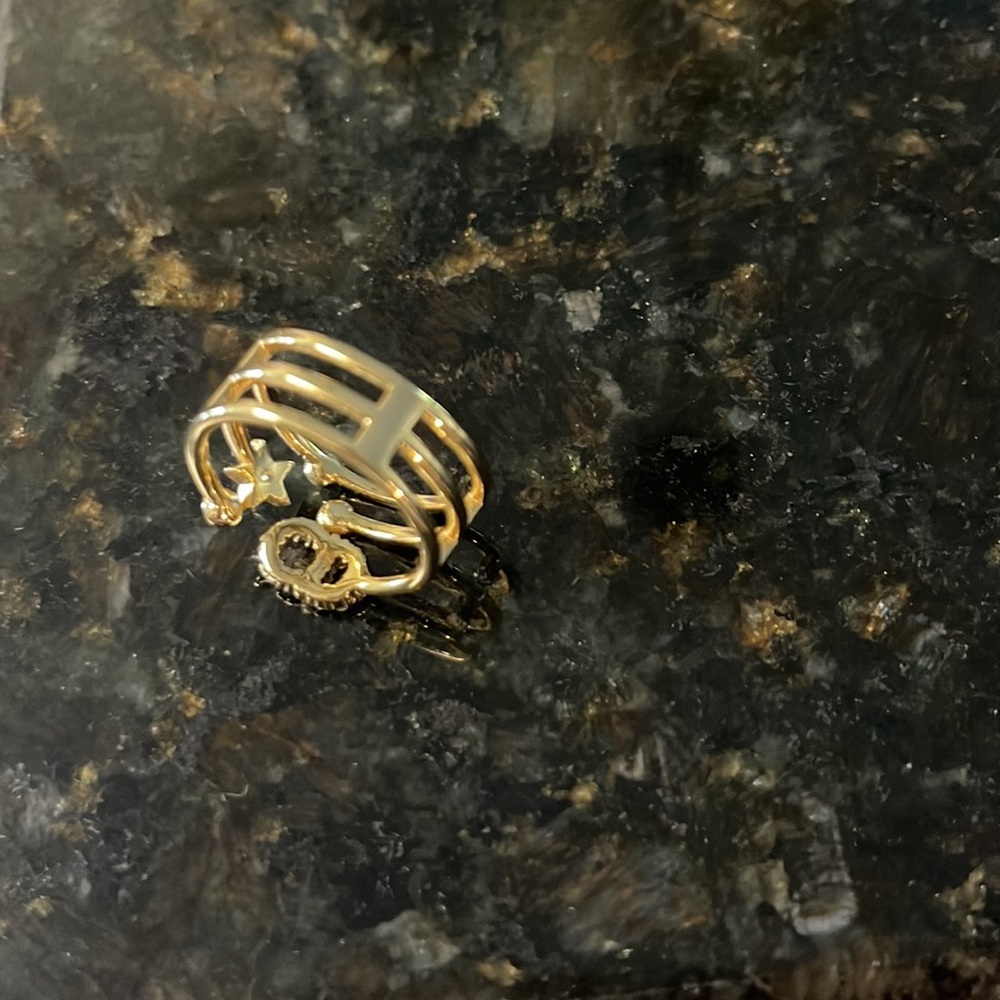 Ring - Picture 2 of 7